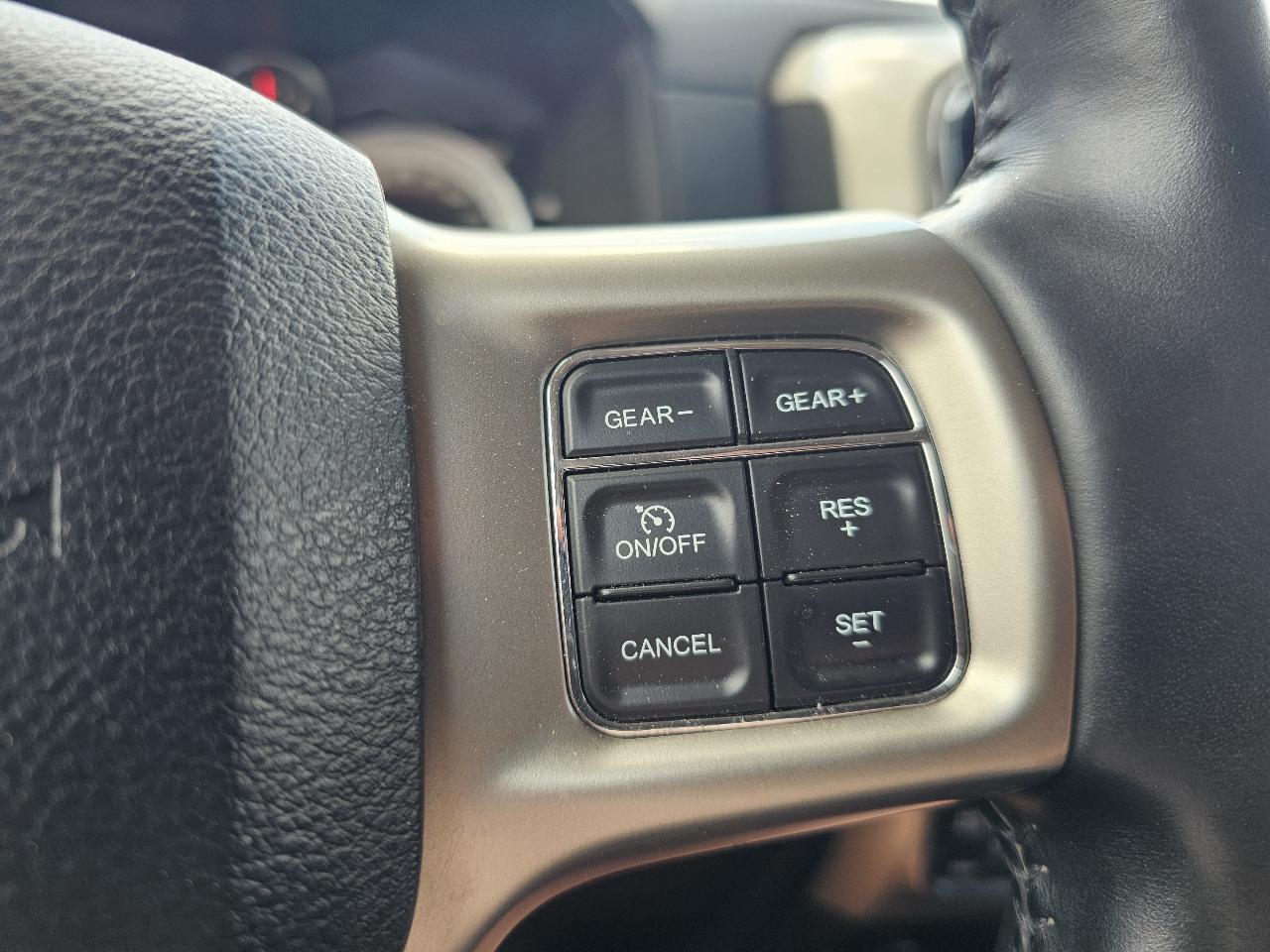 RAM 1500 4WD Crew Cab 149" Laramie 2015