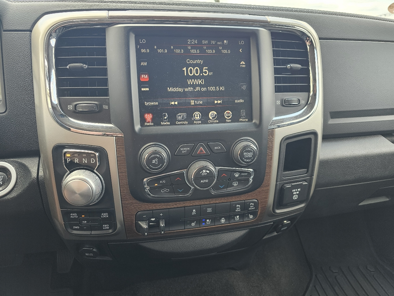 RAM 1500 4WD Crew Cab 149" Laramie 2015