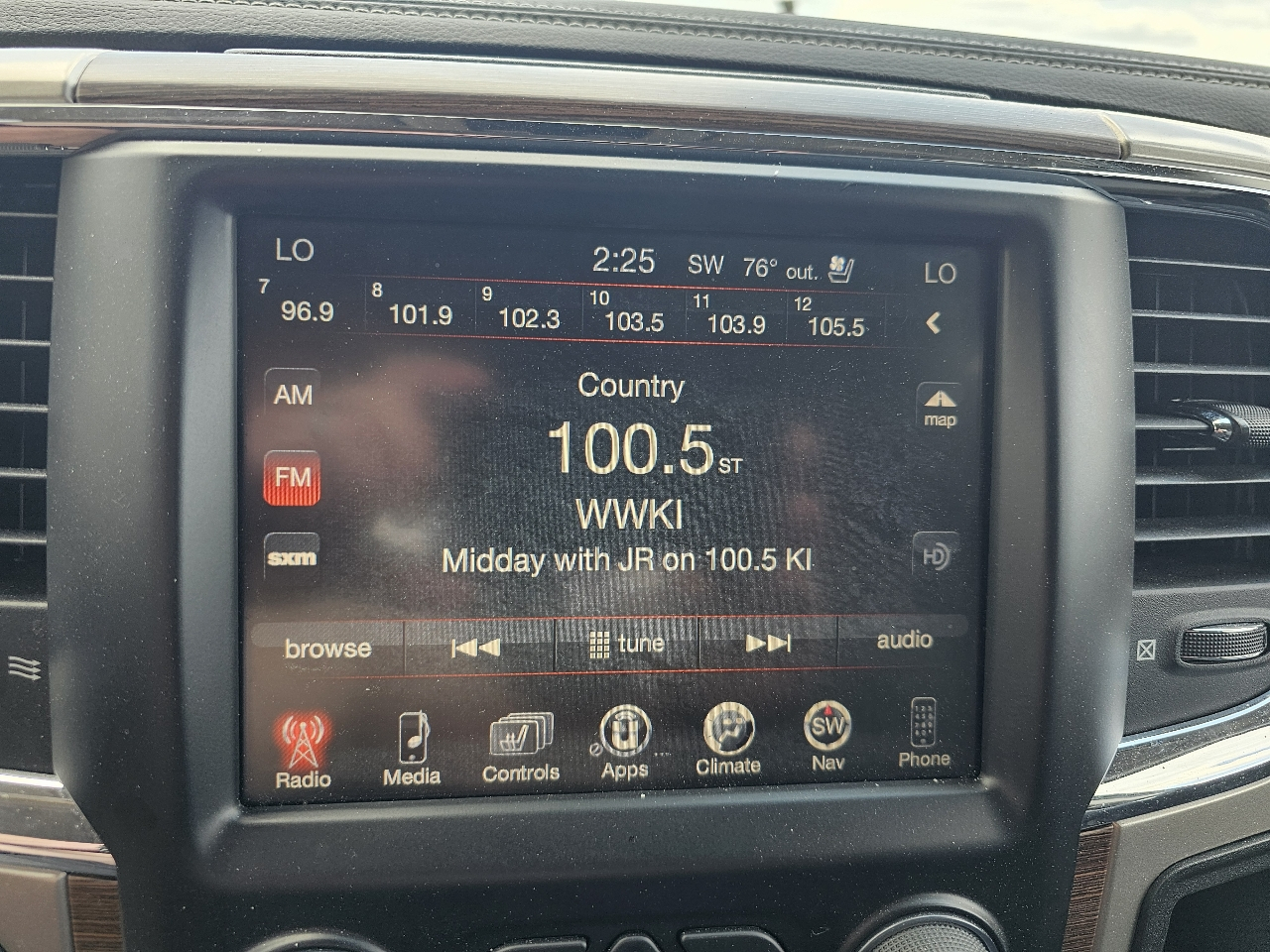 RAM 1500 4WD Crew Cab 149" Laramie 2015