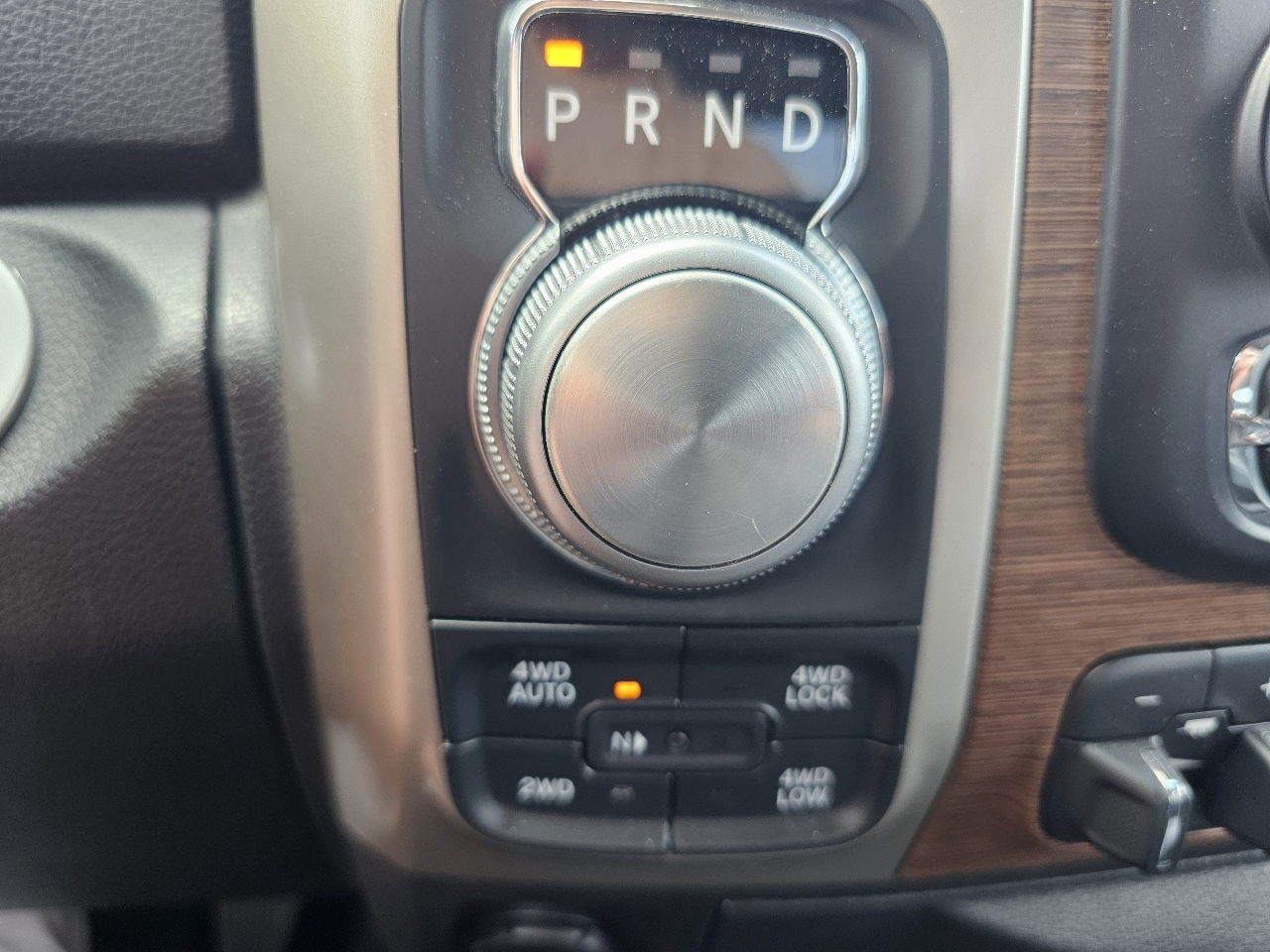 RAM 1500 4WD Crew Cab 149" Laramie 2015