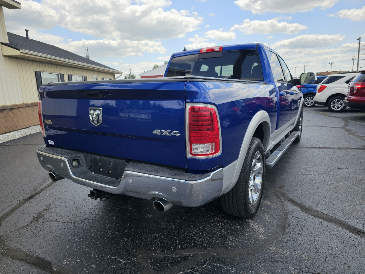 RAM 1500 4WD Crew Cab 149" Laramie 2015