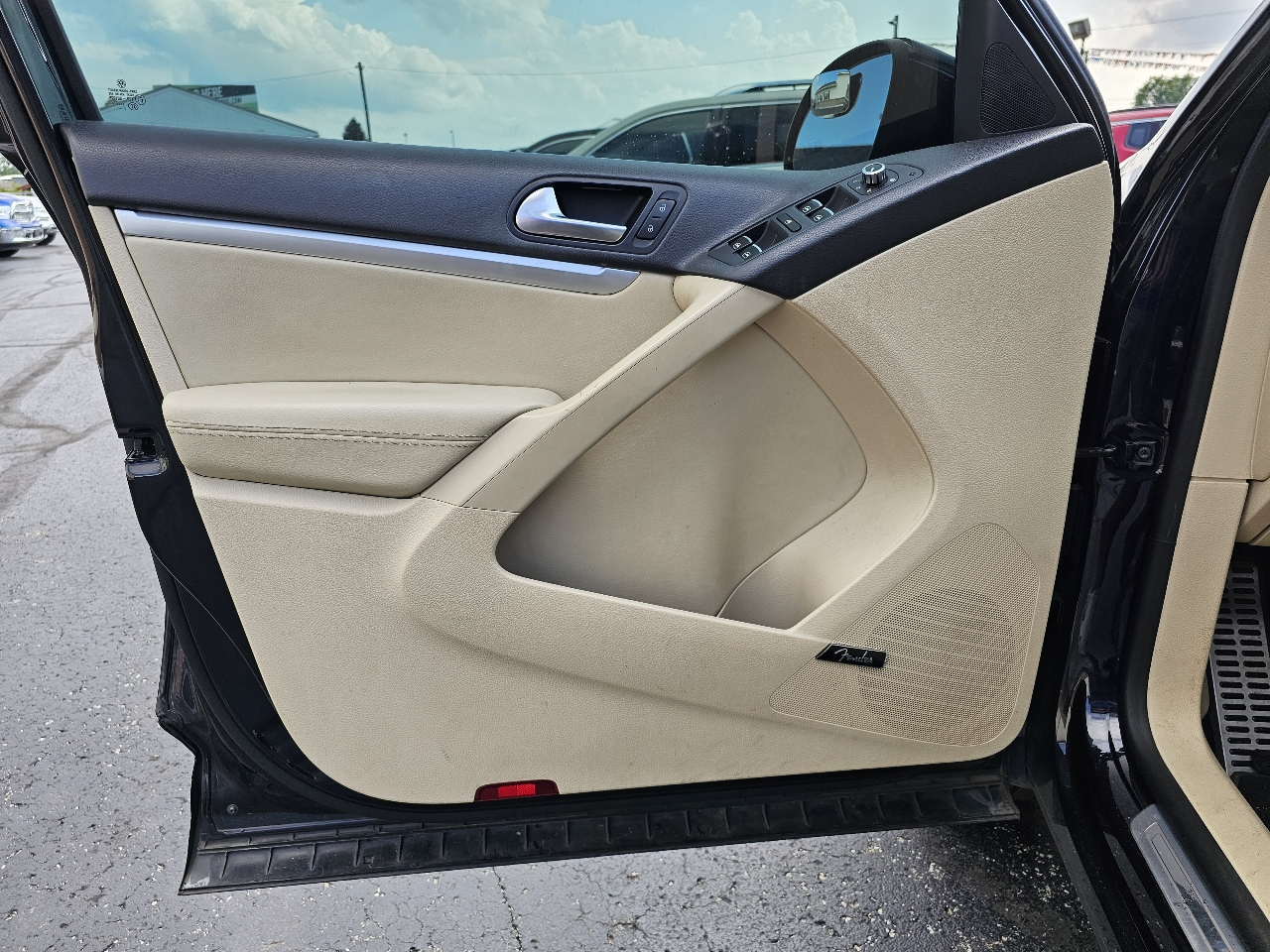 Volkswagen Tiguan 2WD 4dr Auto S 2014
