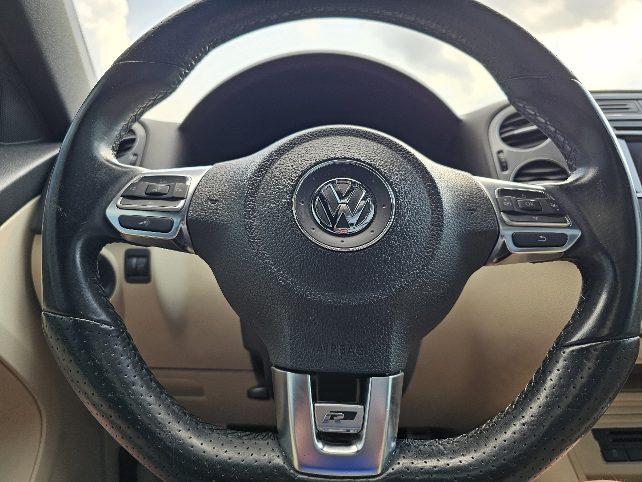 Volkswagen Tiguan 2WD 4dr Auto S 2014
