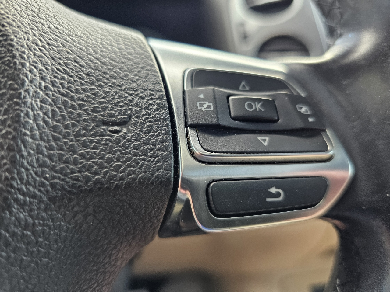 Volkswagen Tiguan 2WD 4dr Auto S 2014