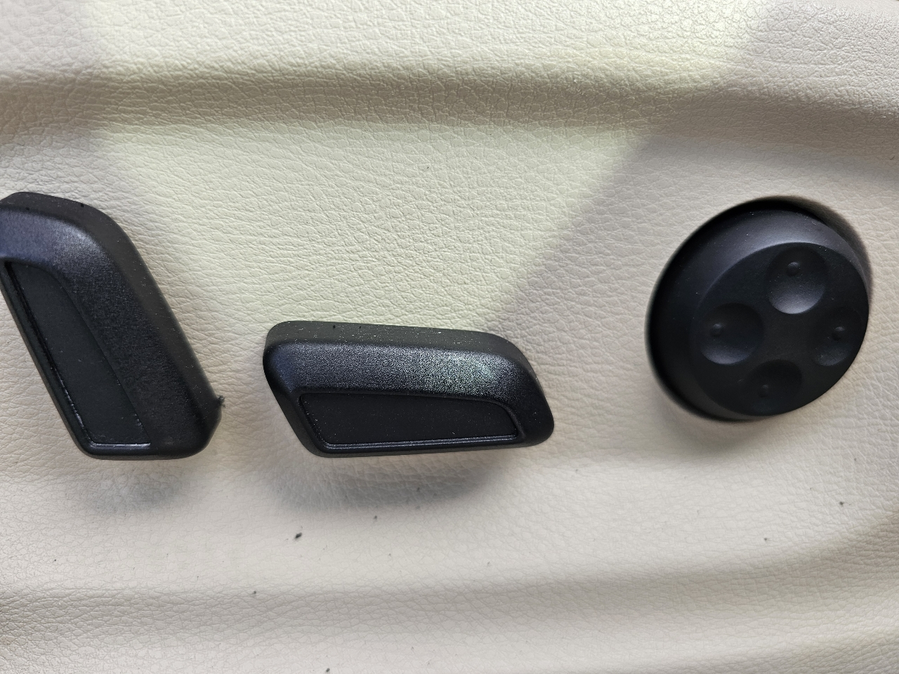 Volkswagen Tiguan 2WD 4dr Auto S 2014