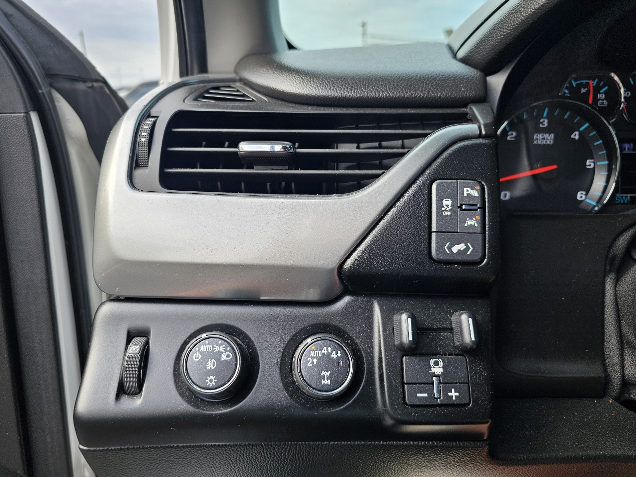 Chevrolet Tahoe 4WD 4dr Premier 2018