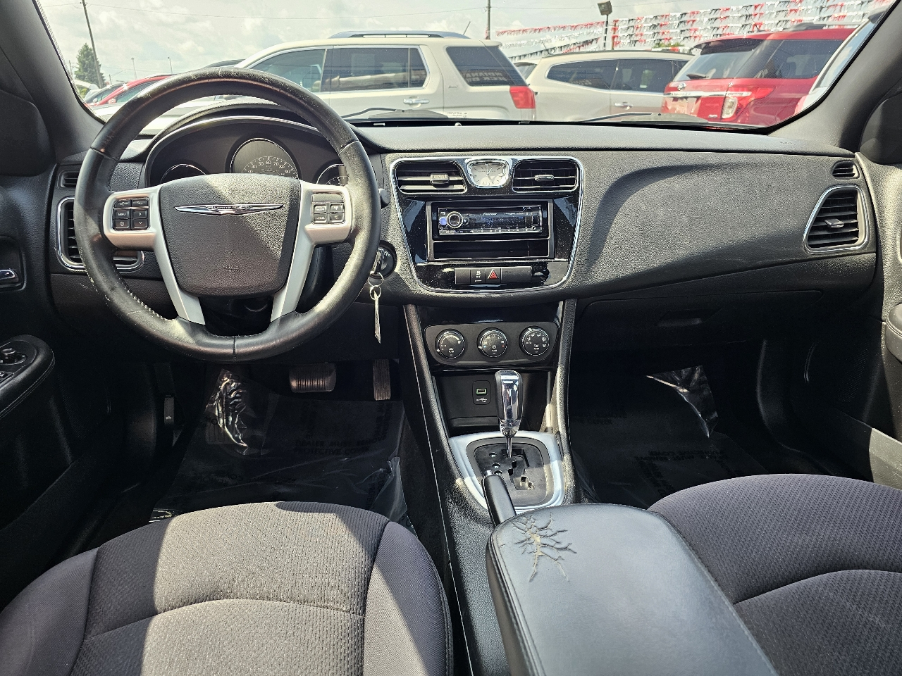 Chrysler 200 4dr Sdn Touring 2013
