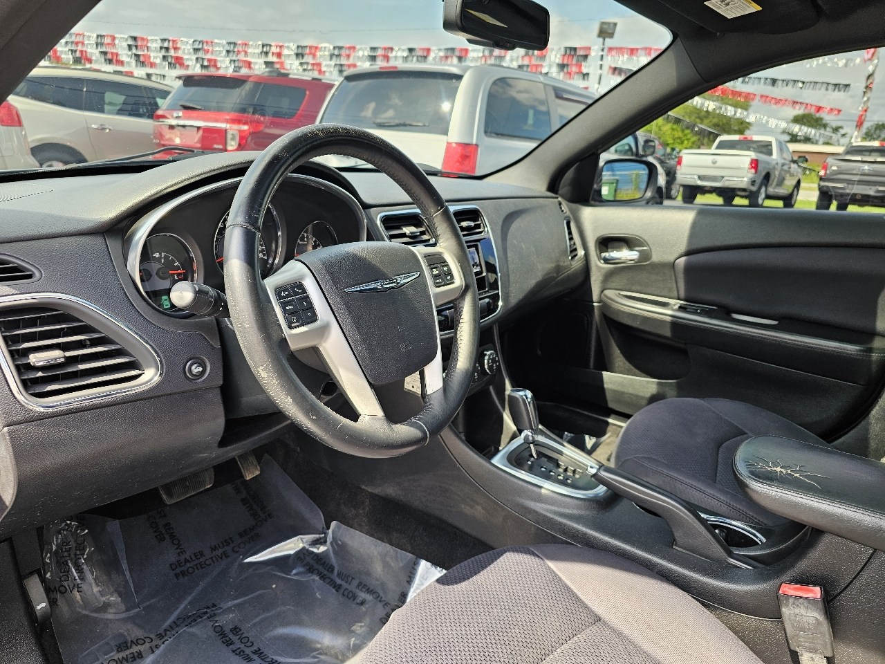 Chrysler 200 4dr Sdn Touring 2013