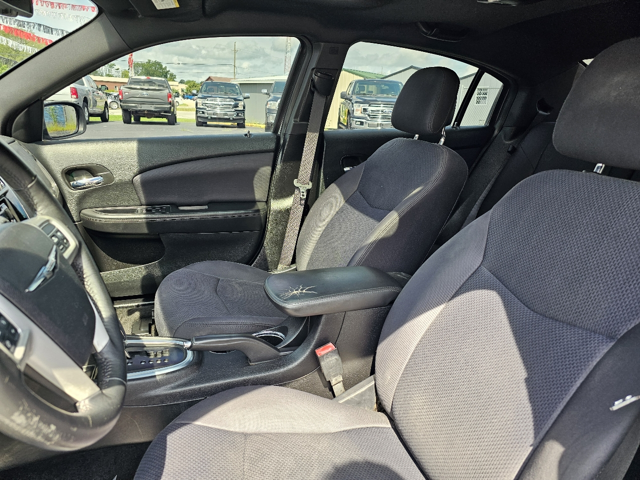 Chrysler 200 4dr Sdn Touring 2013