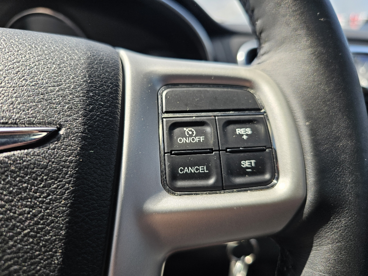 Chrysler 200 4dr Sdn Touring 2013