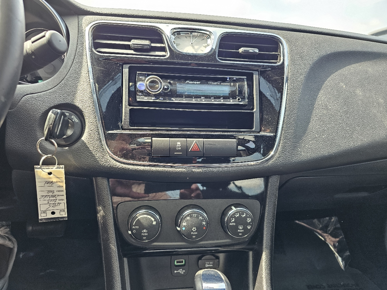 Chrysler 200 4dr Sdn Touring 2013