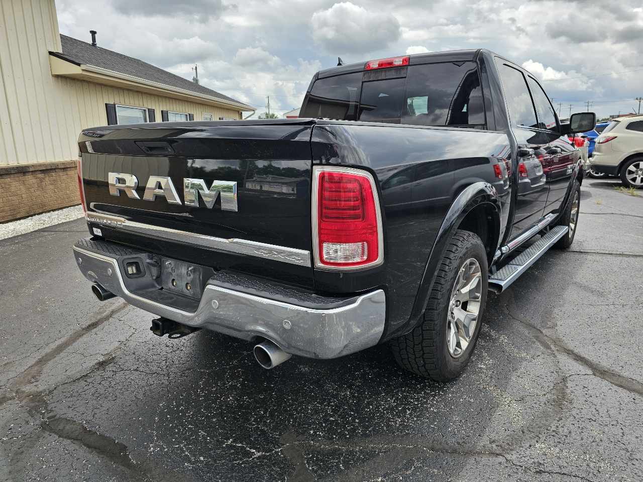 RAM 1500 Limited 4x4 Crew Cab 5'7" Box *Ltd Avail* 2018