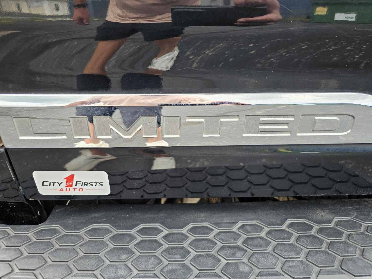 RAM 1500 Limited 4x4 Crew Cab 5'7" Box *Ltd Avail* 2018