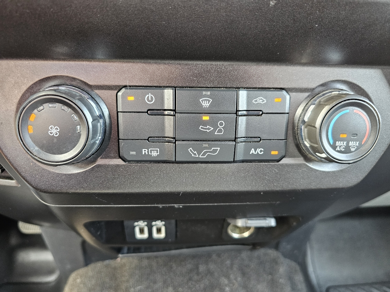 Ford F-150 4WD SuperCrew 145" XLT 2019