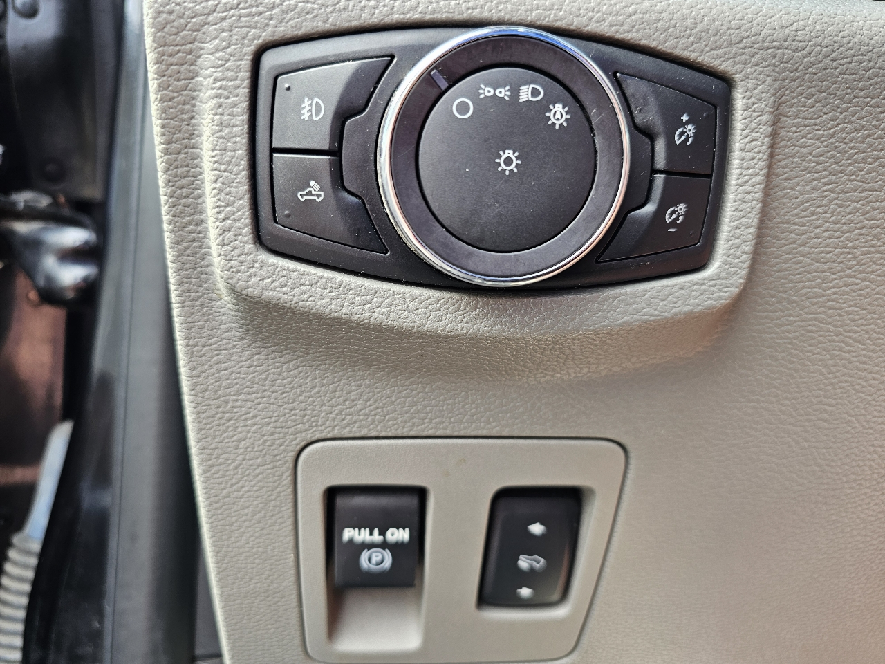Ford F-150 4WD SuperCrew 145" XLT 2019