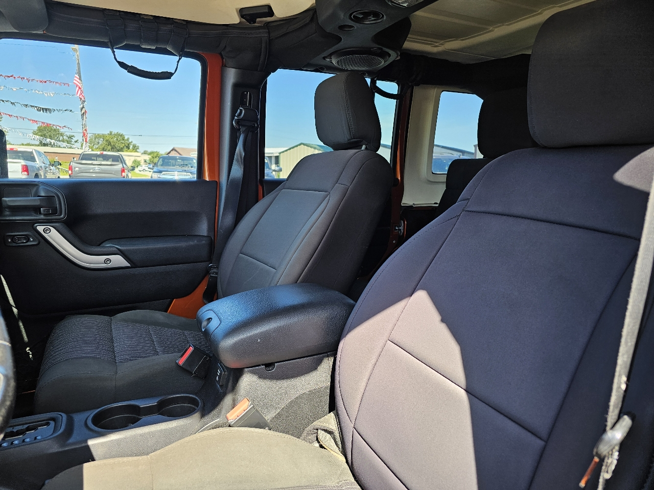 Jeep Wrangler Unlimited 4WD 4dr Sahara 2011