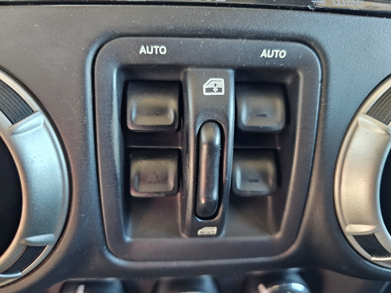 Jeep Wrangler Unlimited 4WD 4dr Sahara 2011