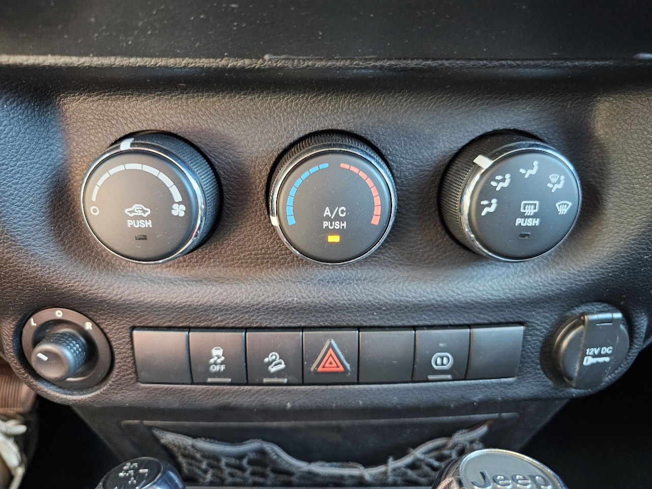 Jeep Wrangler Unlimited 4WD 4dr Sahara 2011