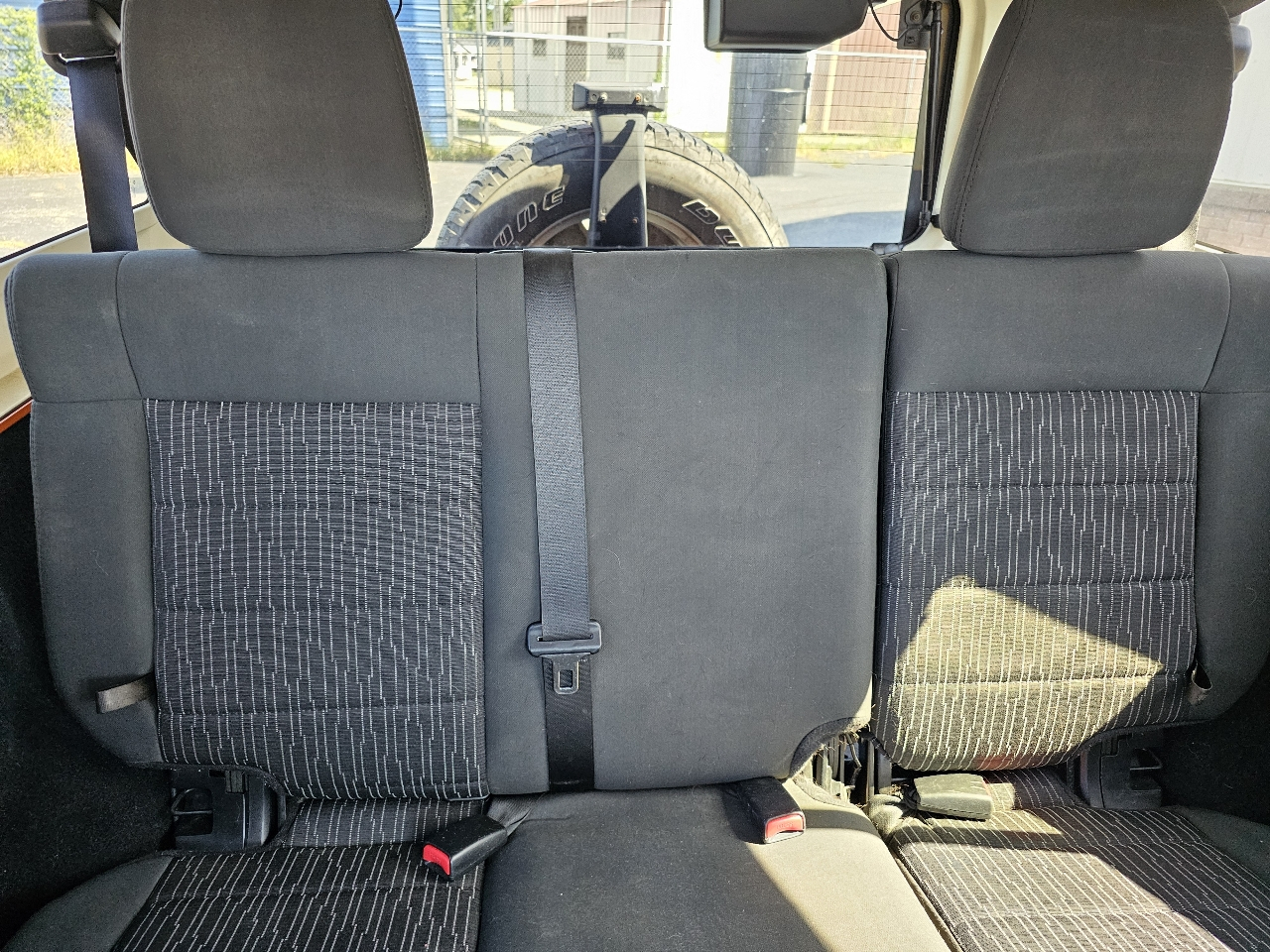 Jeep Wrangler Unlimited 4WD 4dr Sahara 2011