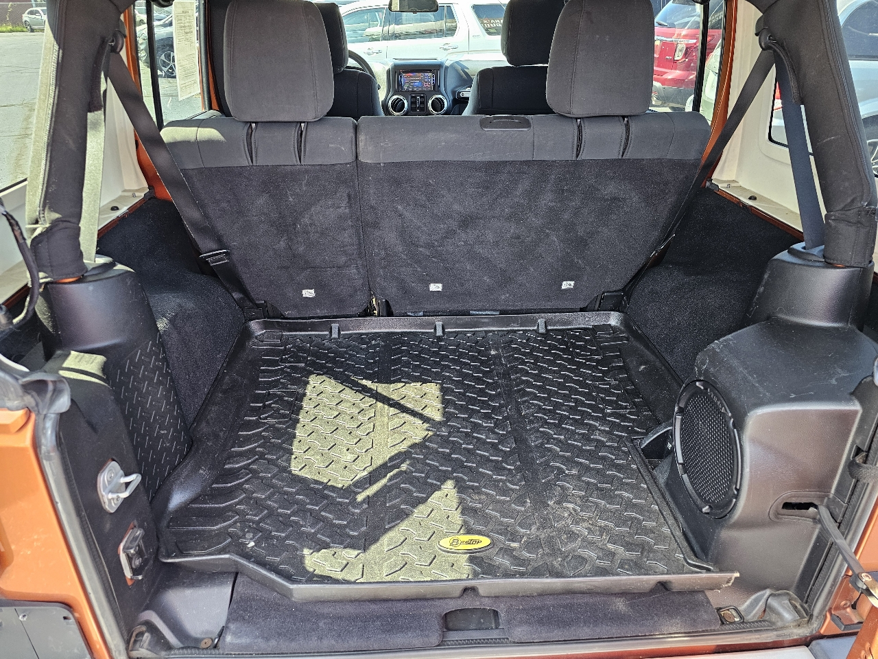 Jeep Wrangler Unlimited 4WD 4dr Sahara 2011