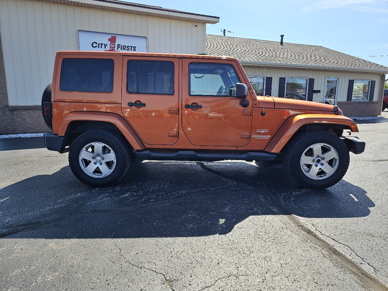 Jeep Wrangler Unlimited 4WD 4dr Sahara 2011