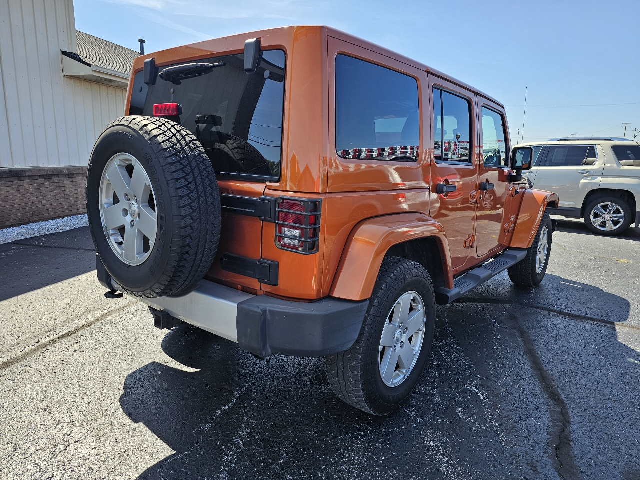 Jeep Wrangler Unlimited 4WD 4dr Sahara 2011