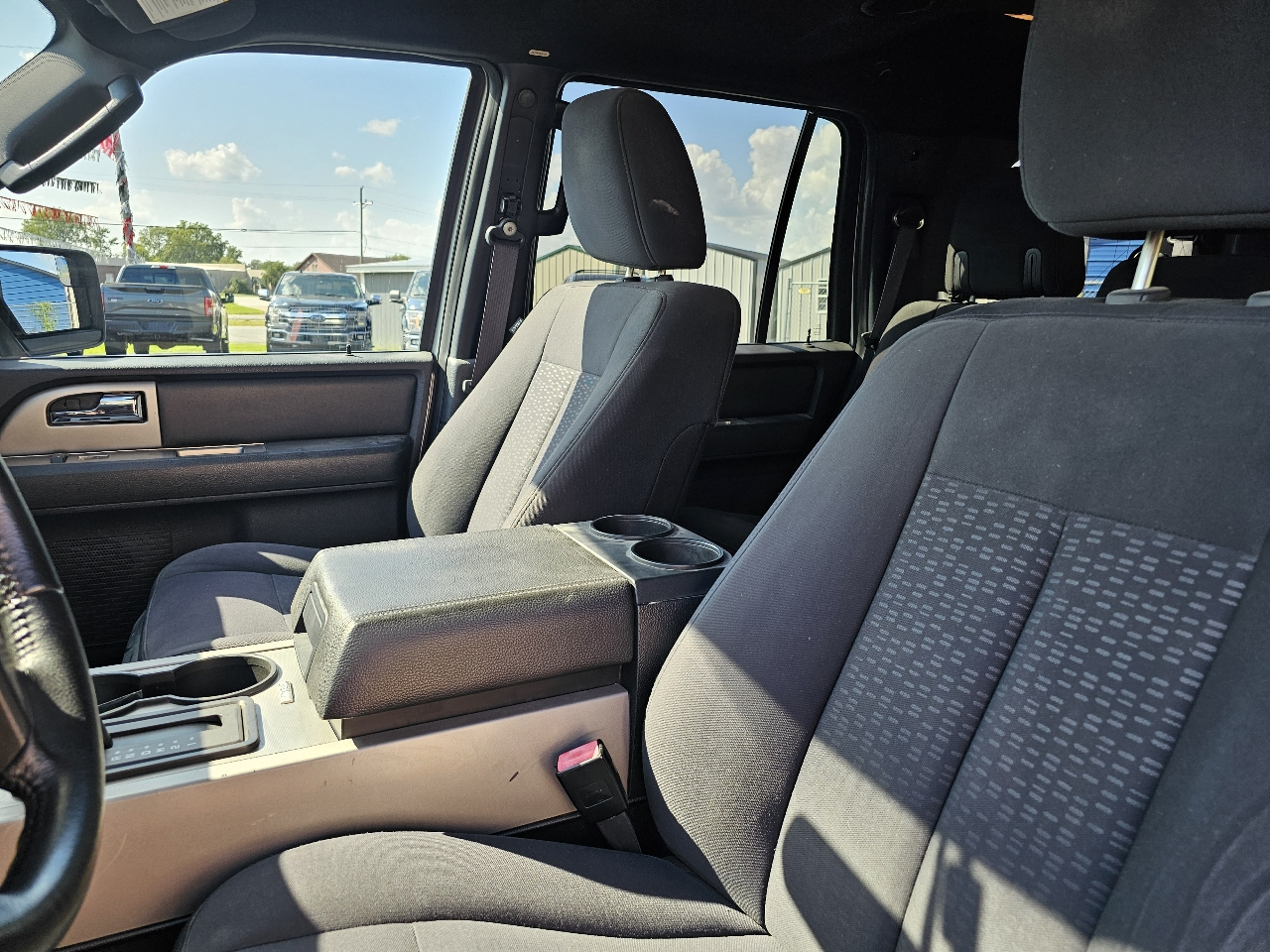 Ford Expedition 4WD 4dr XLT 2015