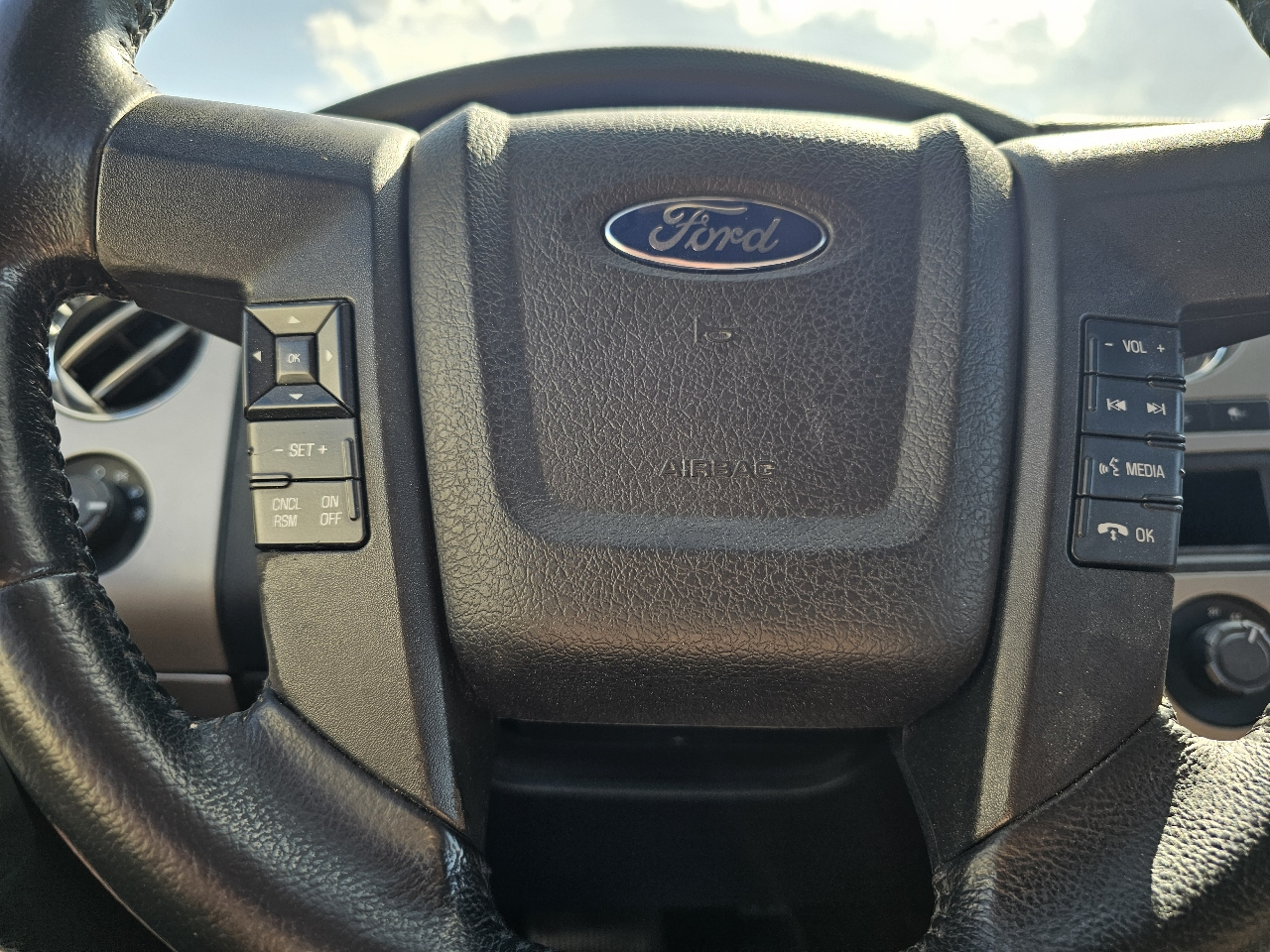 Ford Expedition 4WD 4dr XLT 2015