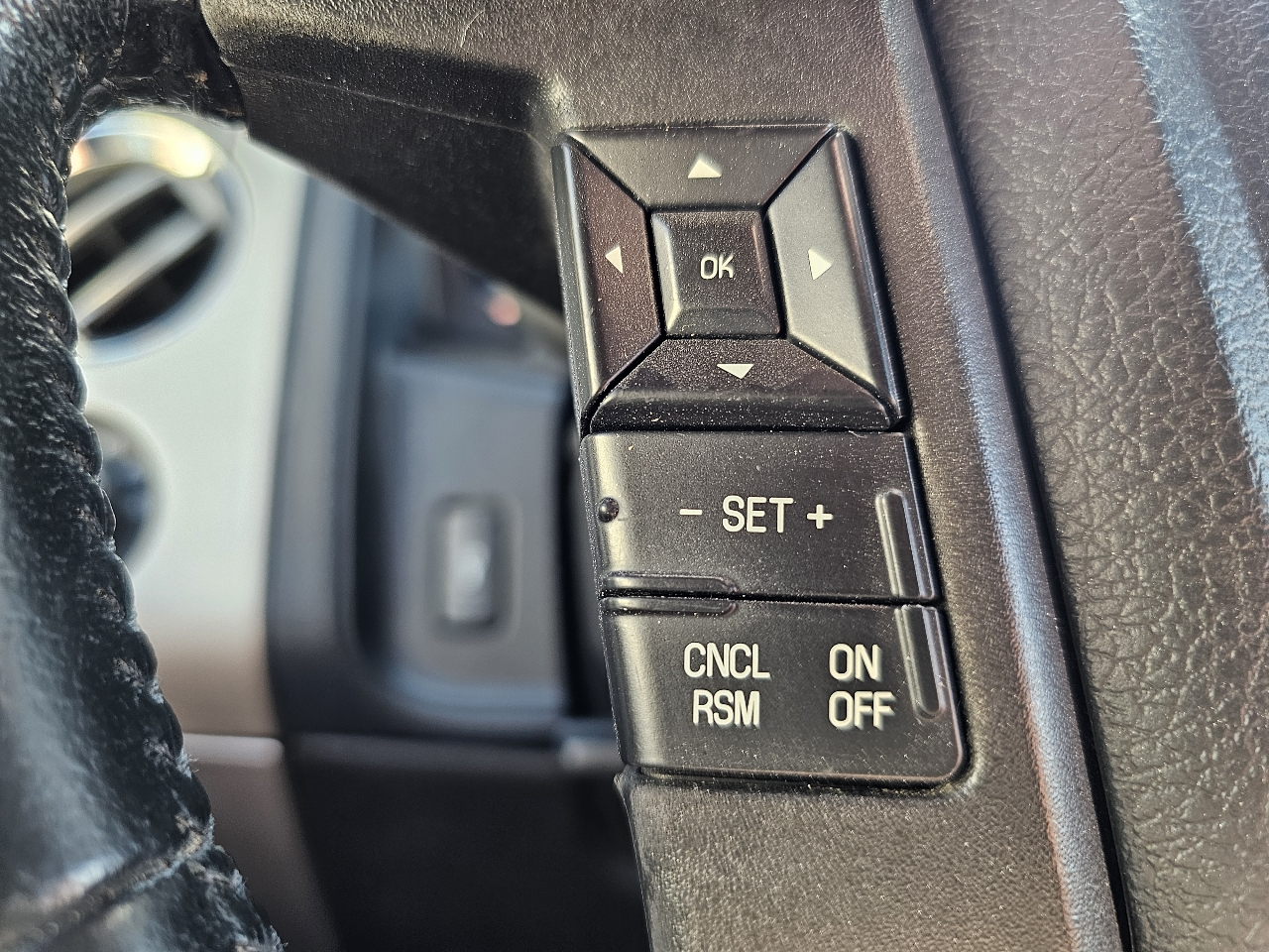 Ford Expedition 4WD 4dr XLT 2015
