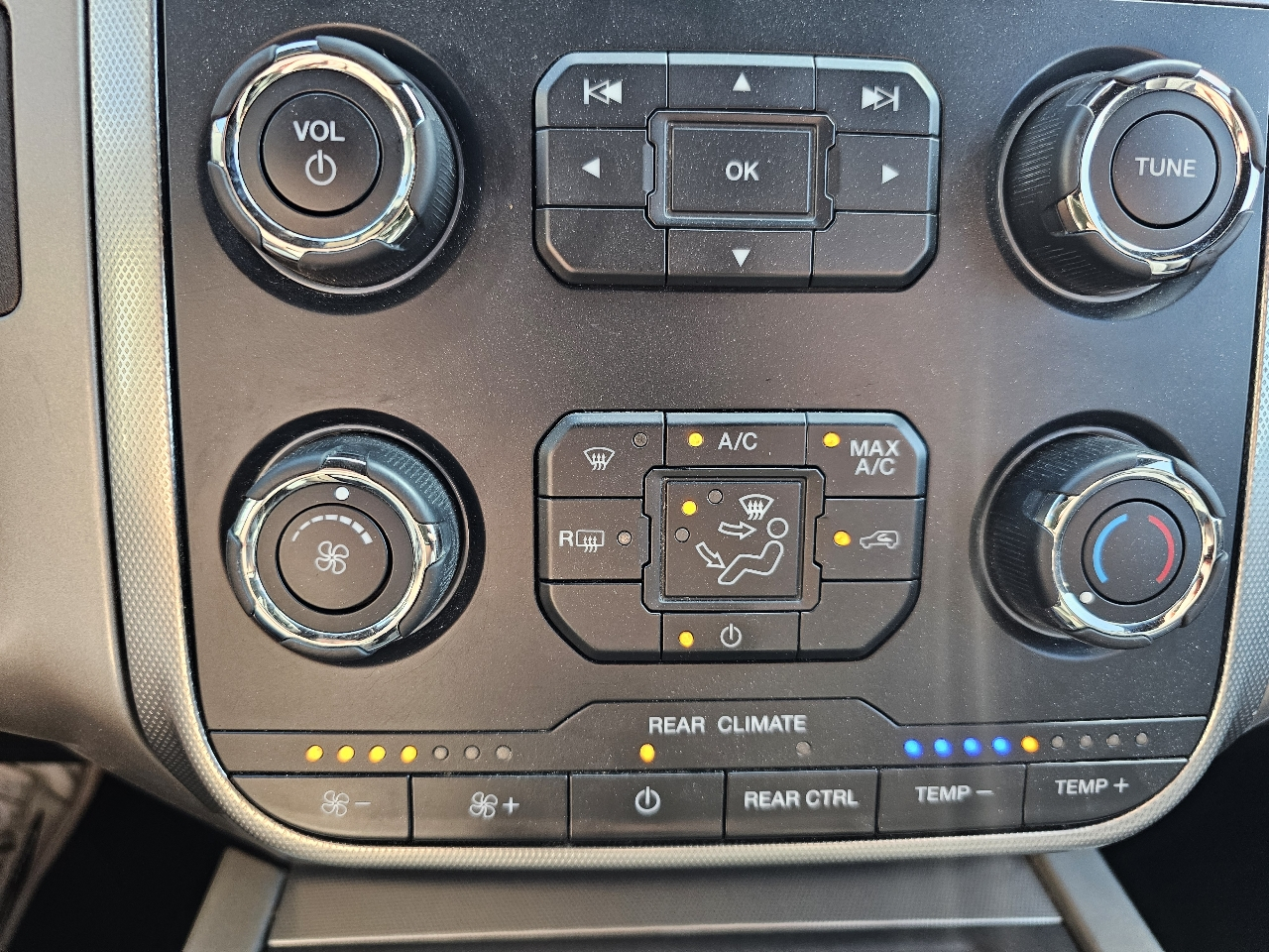 Ford Expedition 4WD 4dr XLT 2015