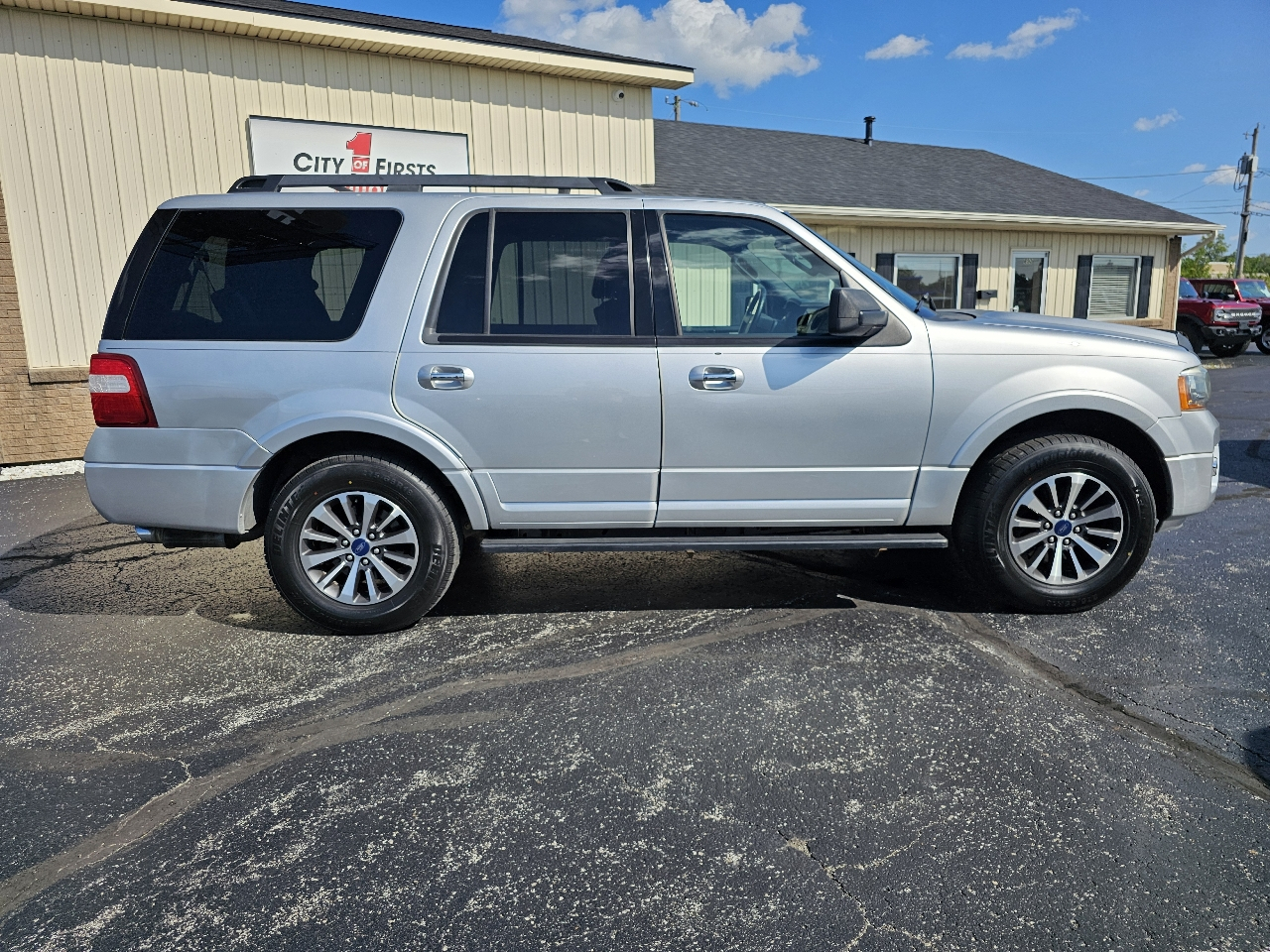 Ford Expedition 4WD 4dr XLT 2015