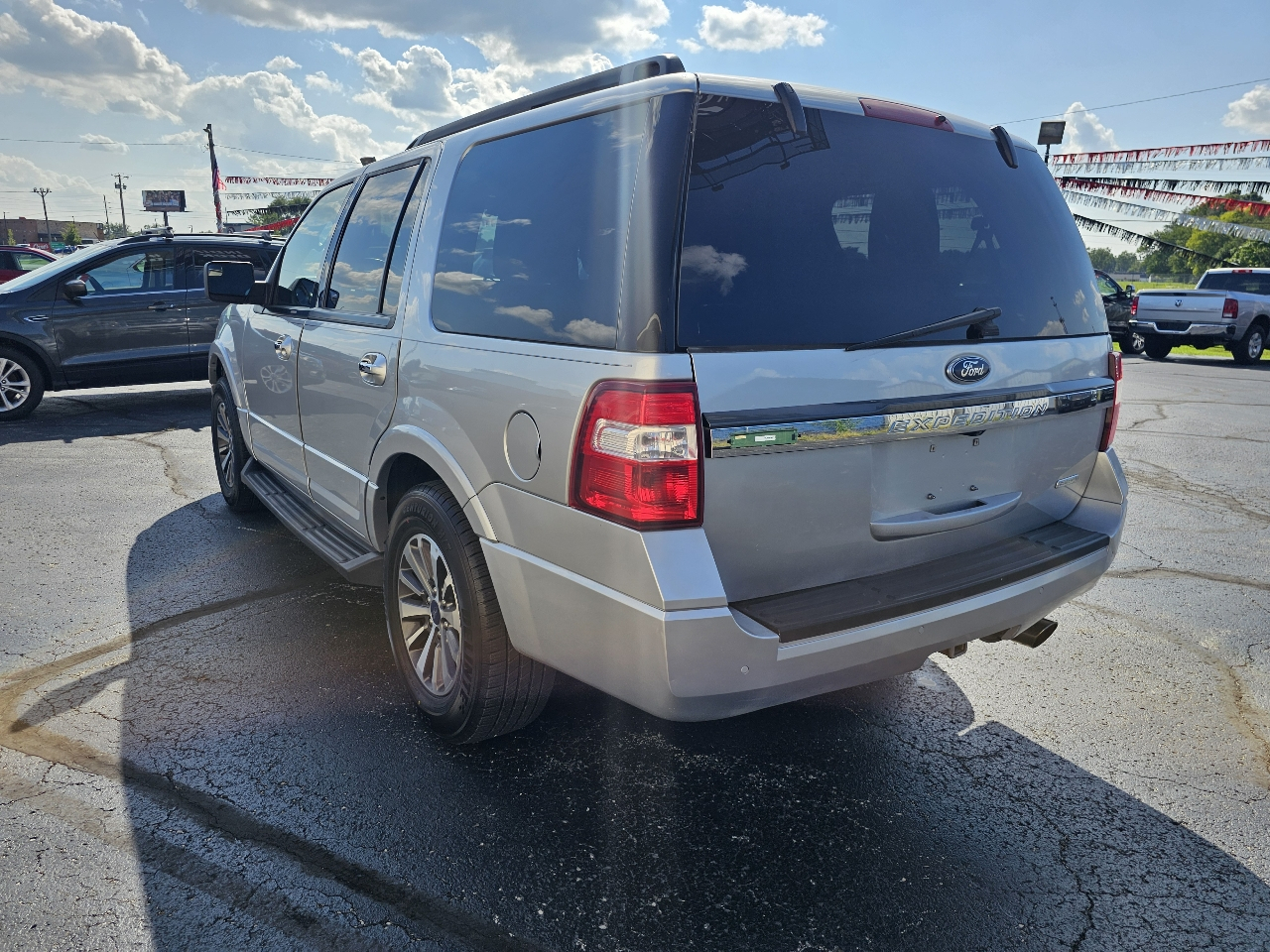 Ford Expedition 4WD 4dr XLT 2015