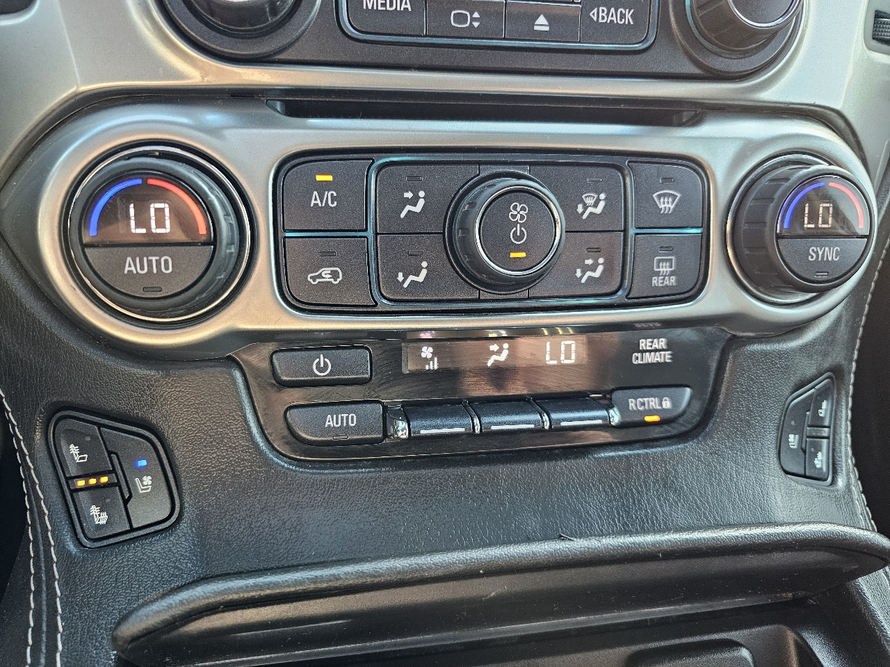 Chevrolet Suburban 4WD 4dr 1500 Premier 2019