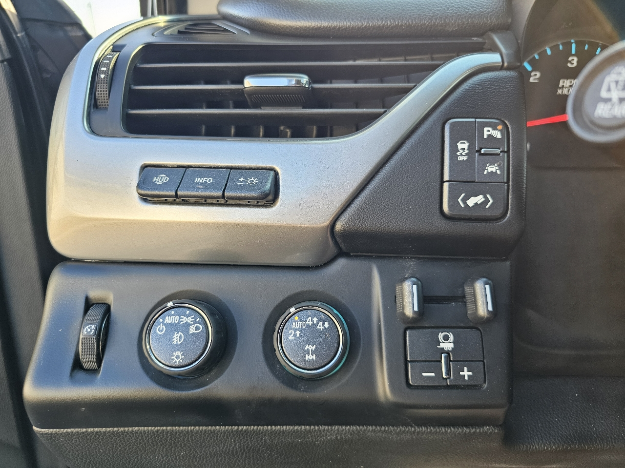 Chevrolet Suburban 4WD 4dr 1500 Premier 2019
