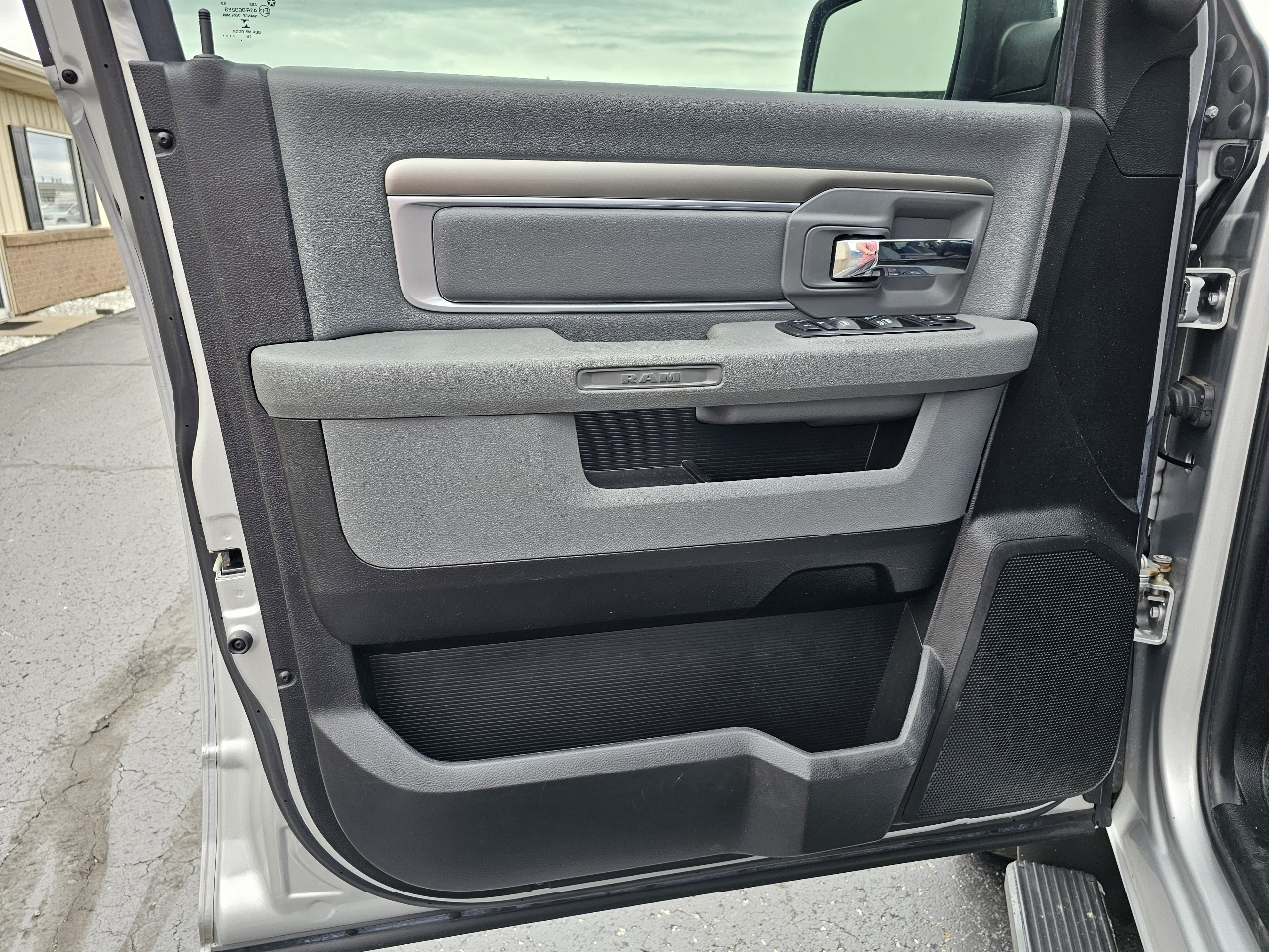 RAM 1500 Classic SLT 4x4 Crew Cab 6'4" Box 2019