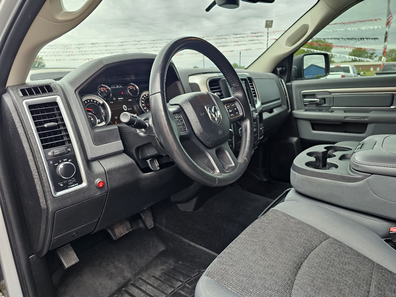 RAM 1500 Classic SLT 4x4 Crew Cab 6'4" Box 2019