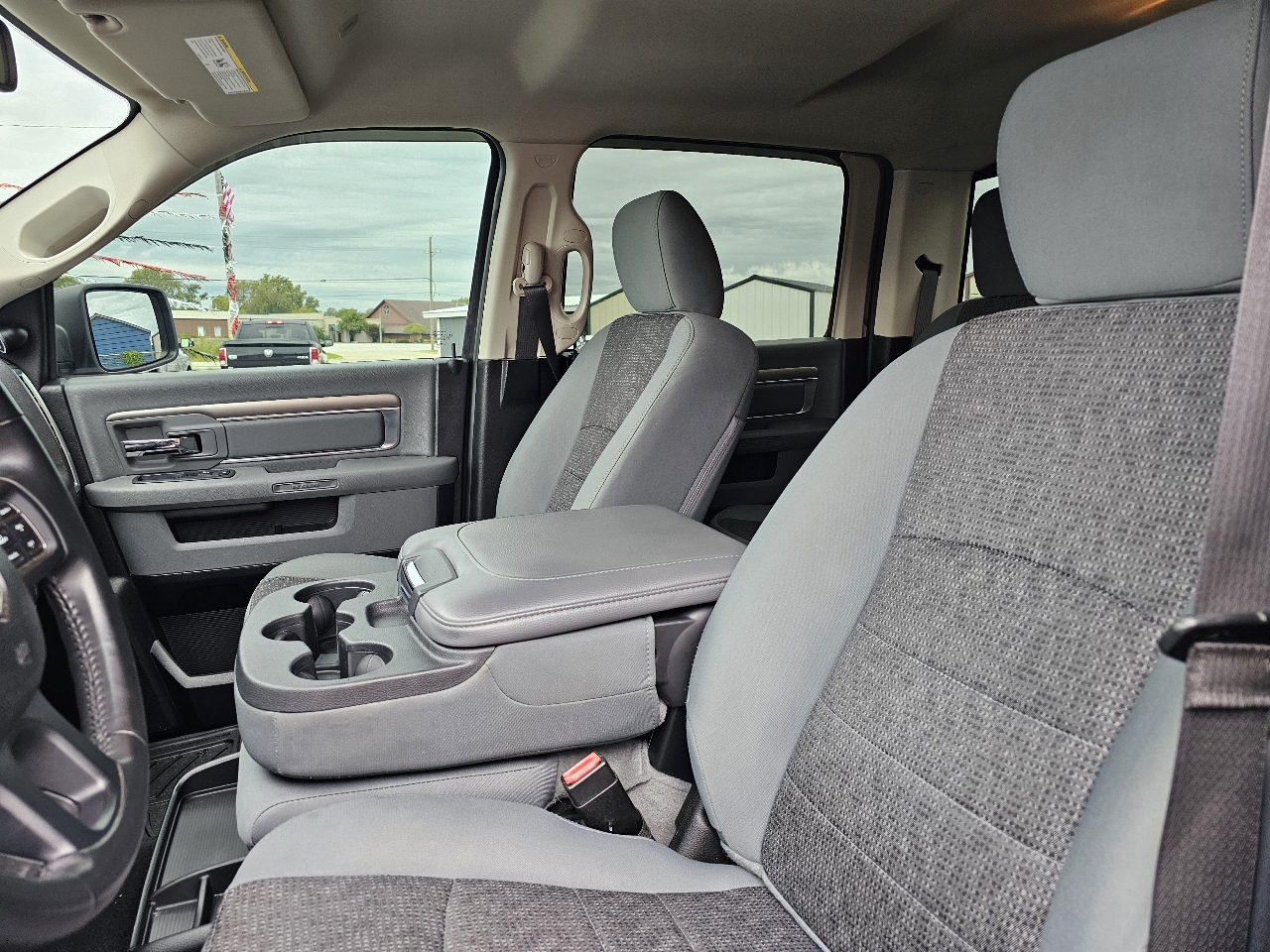 RAM 1500 Classic SLT 4x4 Crew Cab 6'4" Box 2019