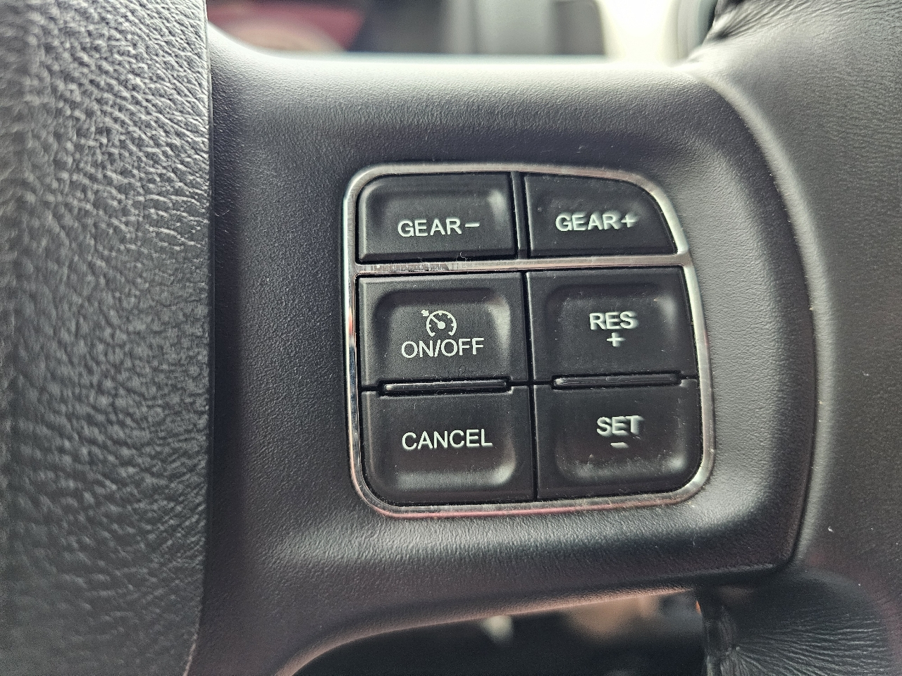 RAM 1500 Classic SLT 4x4 Crew Cab 6'4" Box 2019