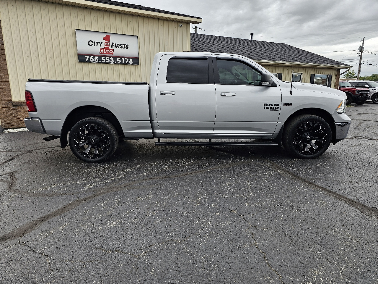 RAM 1500 Classic SLT 4x4 Crew Cab 6'4" Box 2019