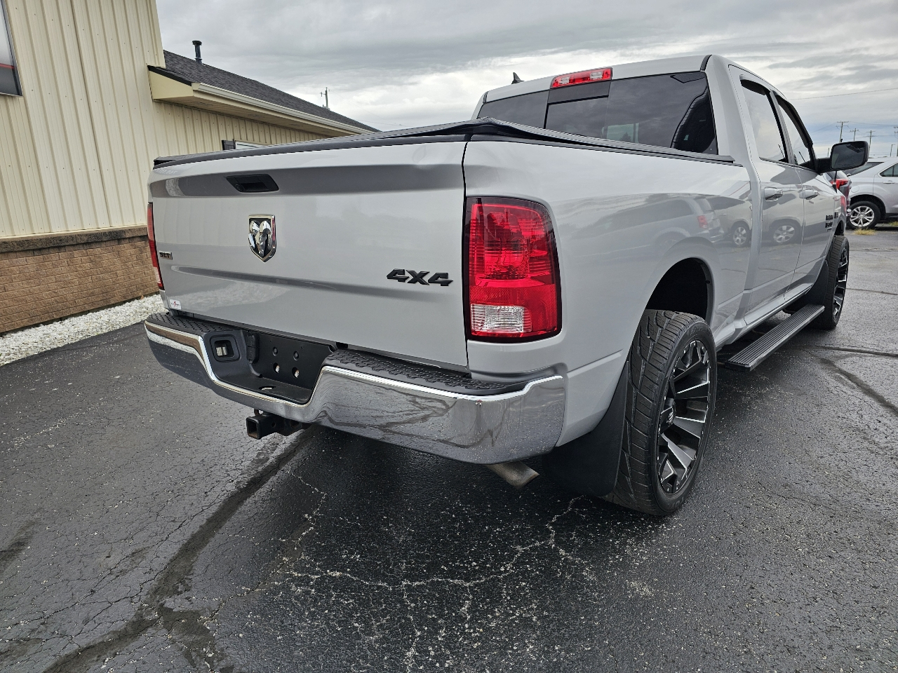 RAM 1500 Classic SLT 4x4 Crew Cab 6'4" Box 2019