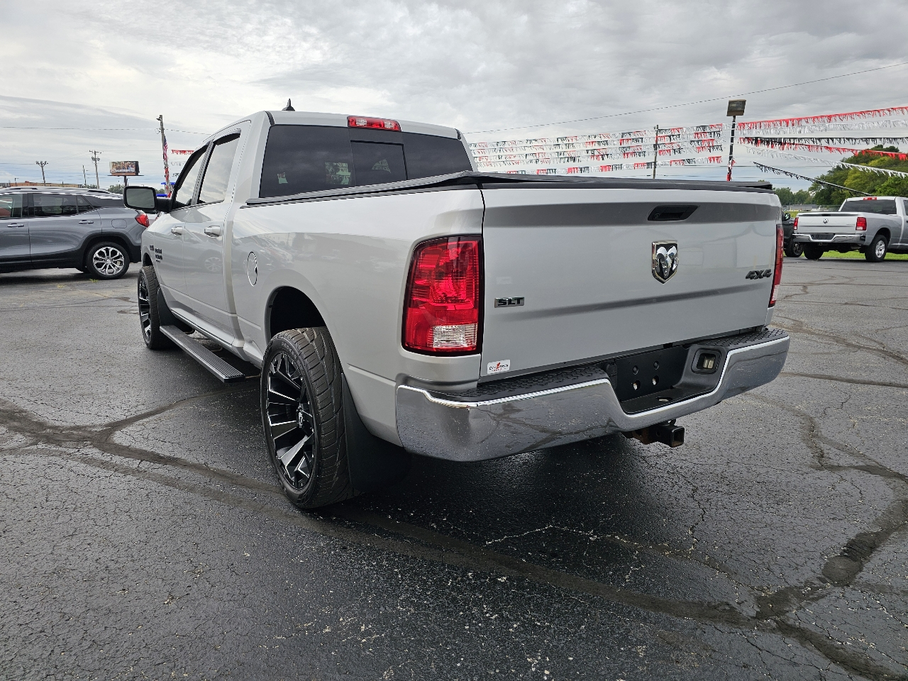 RAM 1500 Classic SLT 4x4 Crew Cab 6'4" Box 2019