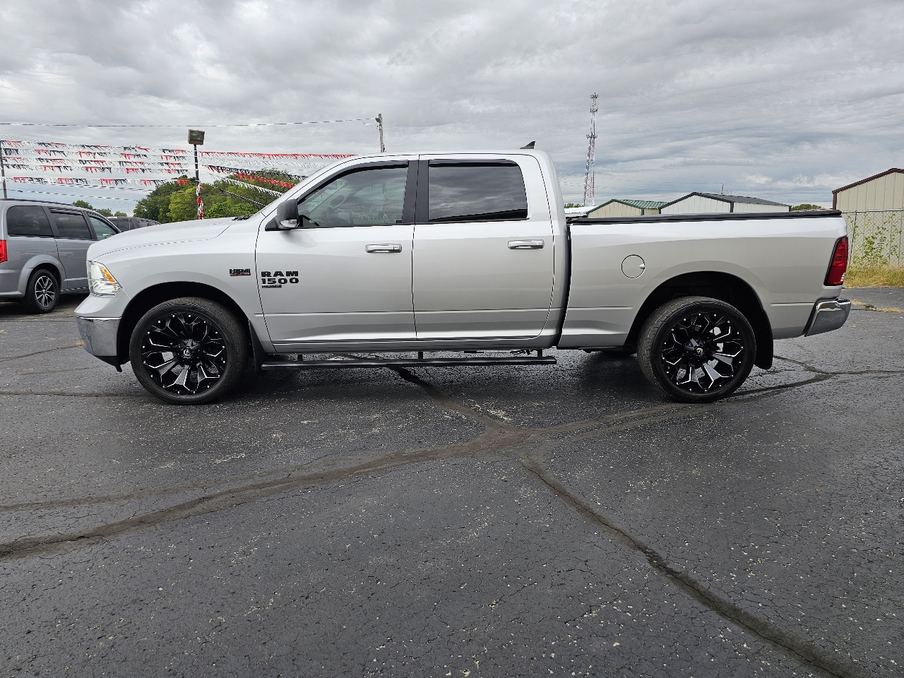 RAM 1500 Classic SLT 4x4 Crew Cab 6'4" Box 2019