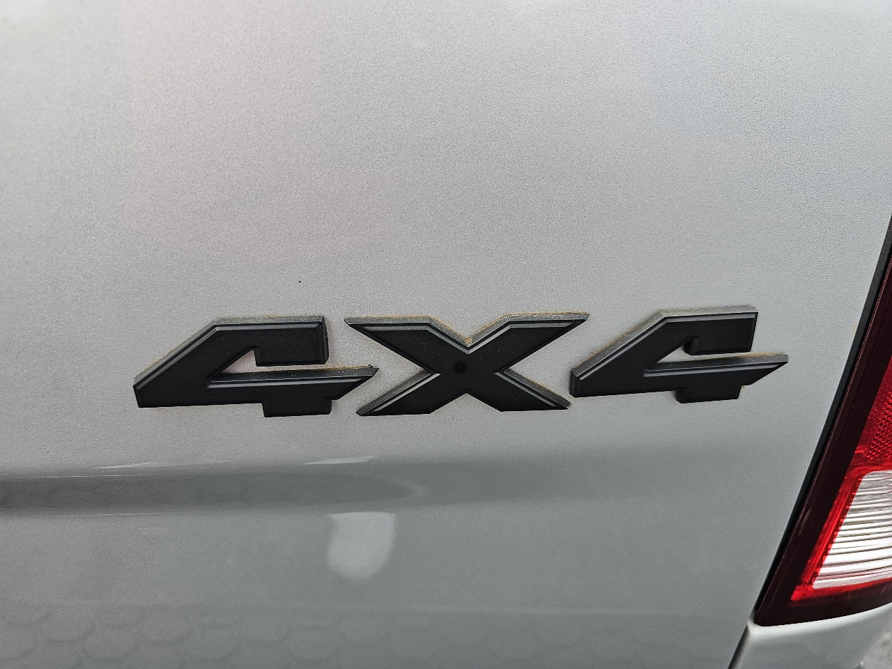 RAM 1500 Classic SLT 4x4 Crew Cab 6'4" Box 2019