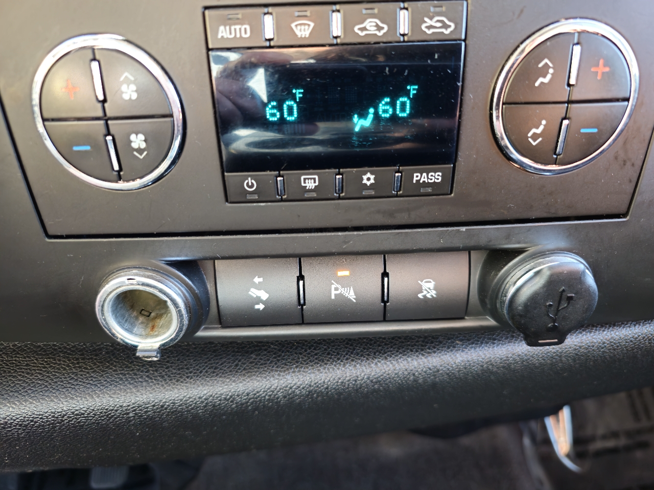 GMC Sierra 1500 4WD Crew Cab 143.5" SLE 2010