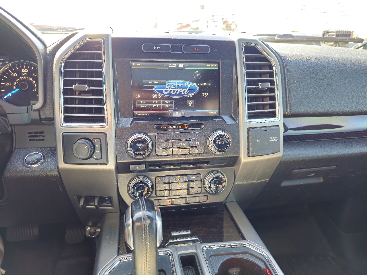 Ford F-150 4WD SuperCrew 145" XLT 2015