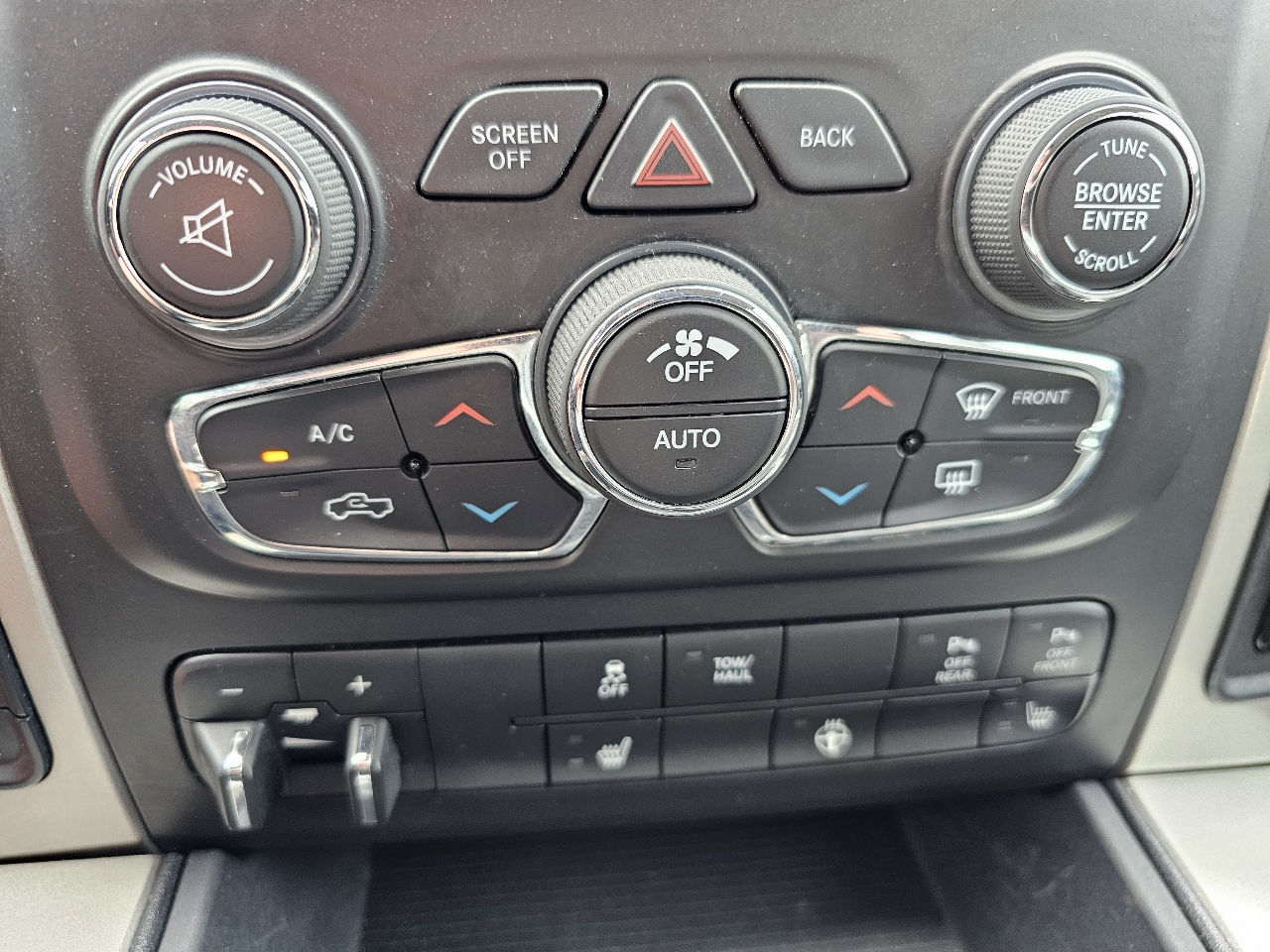 RAM 1500 Big Horn 4x4 Crew Cab 5'7" Box 2018