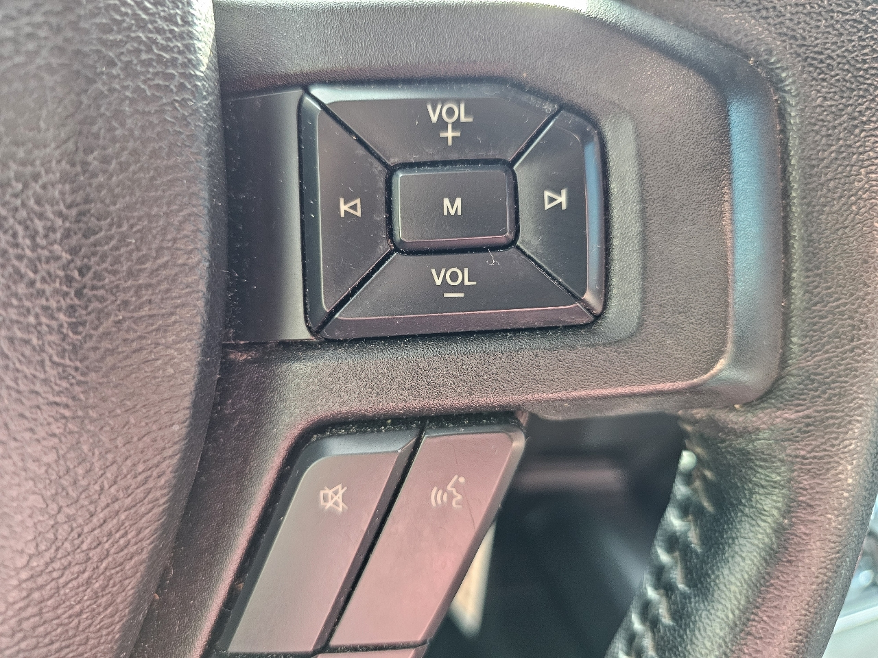 Ford F-150 4WD SuperCrew 145" XLT 2019