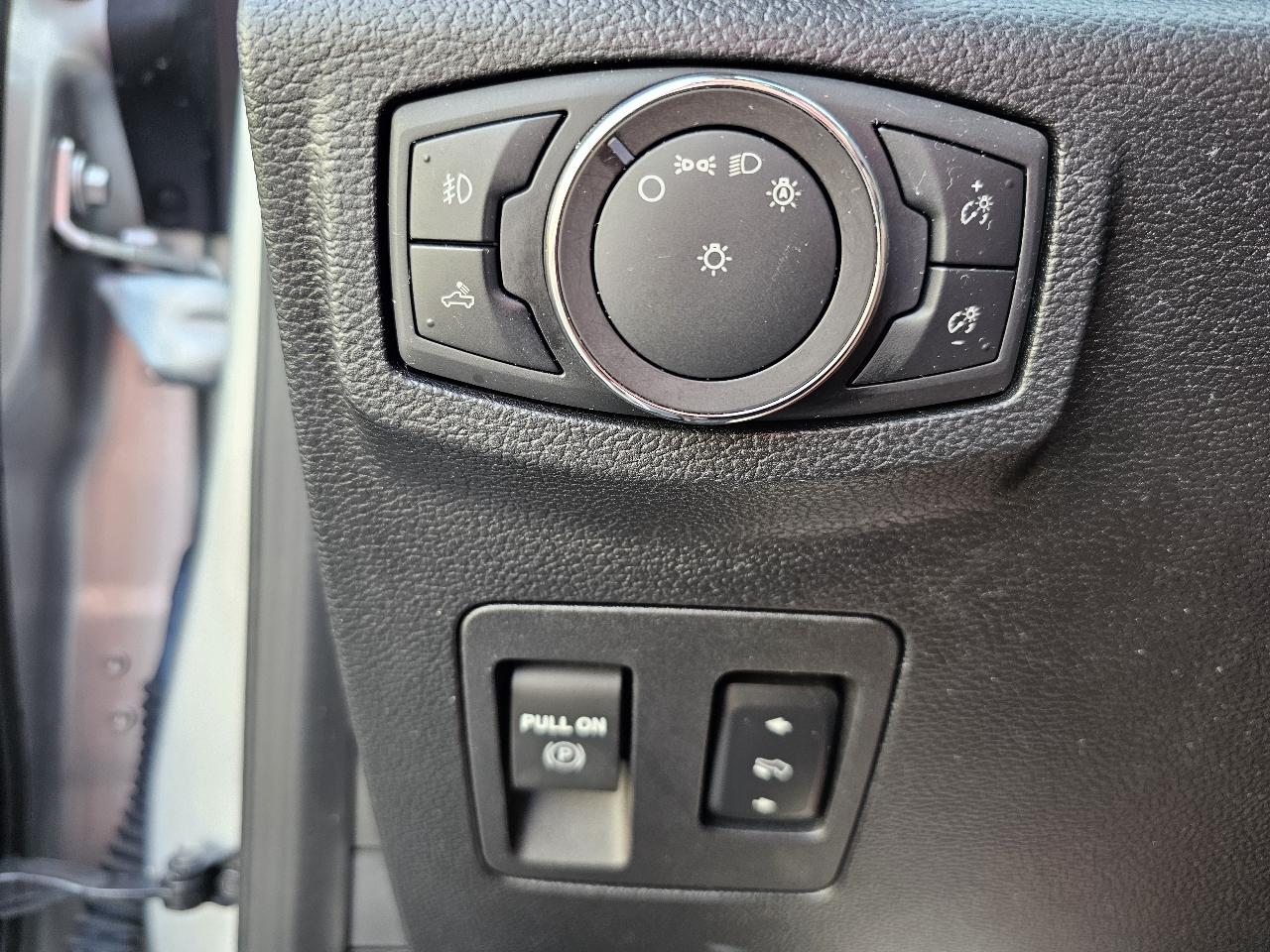 Ford F-150 4WD SuperCrew 145" XLT 2019