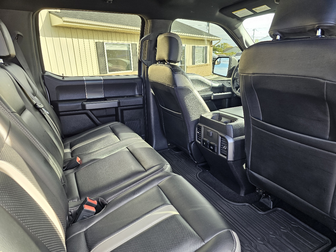 Ford F-150 4WD SuperCrew 145" XLT 2019