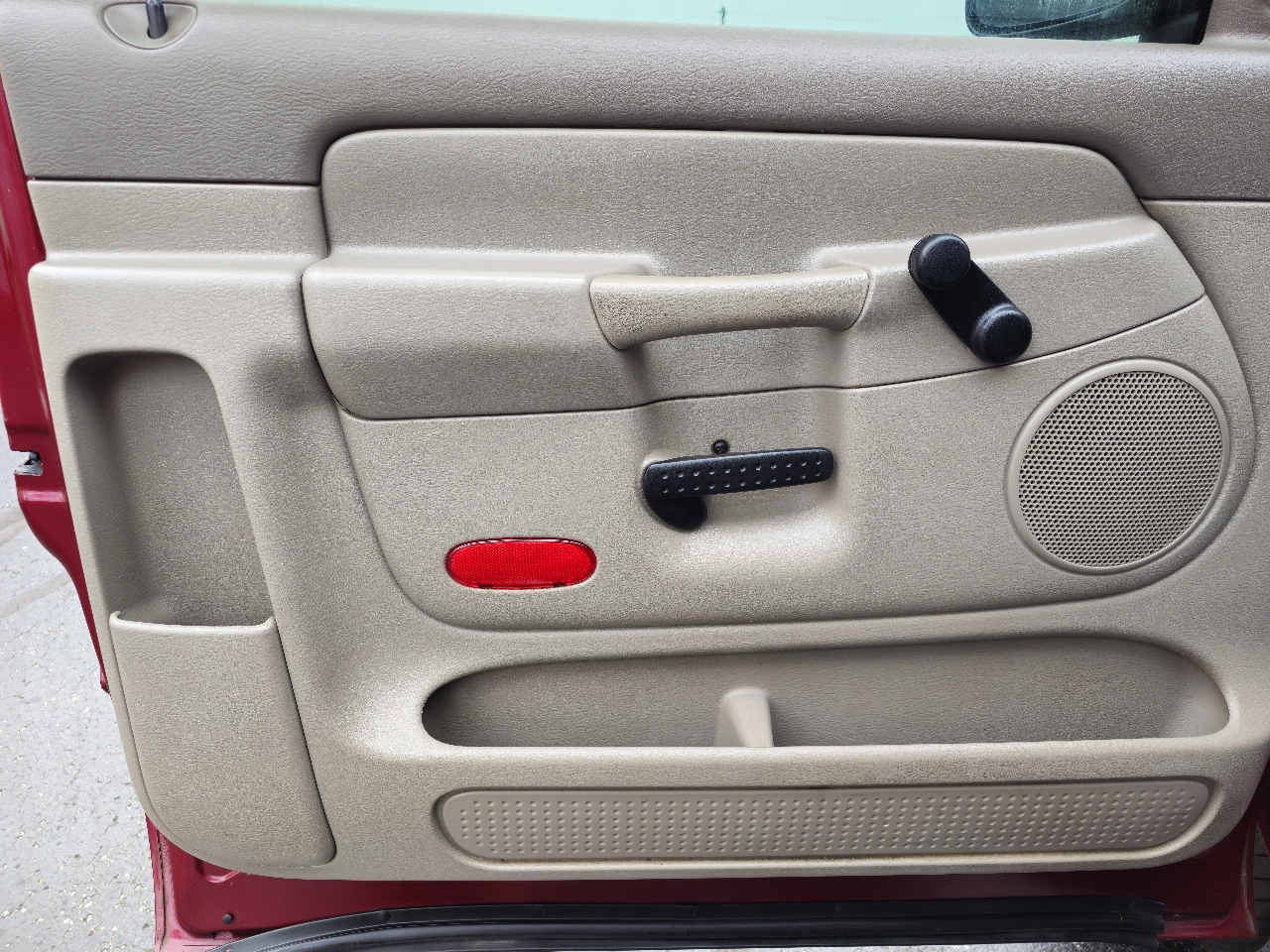 Dodge Ram 1500 2dr Reg Cab 120.5" WB 4WD ST 2003
